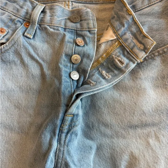 Levi's Classic Light Blue Straight Jeans - Picture 2 of 7